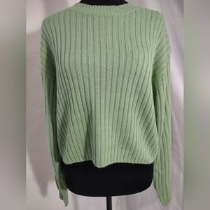 DIVIDED NWT Women's Green Cropped Crew Neck Sweater Size Medium